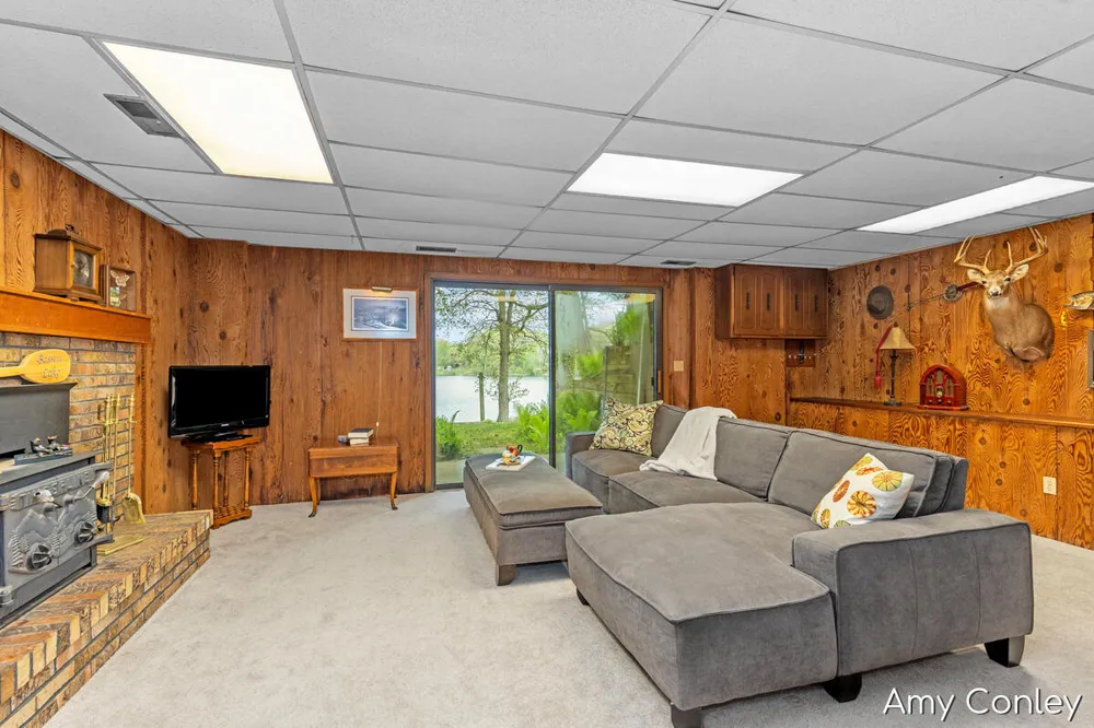 875 Bruce Drive Middleville, MI 49333