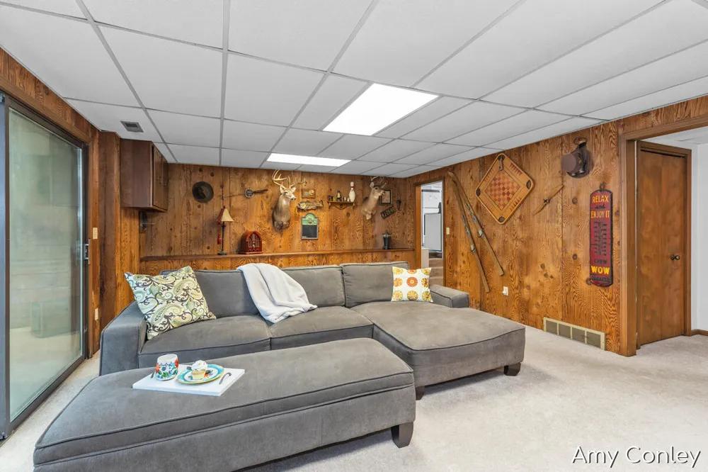 875 Bruce Drive Middleville, MI 49333