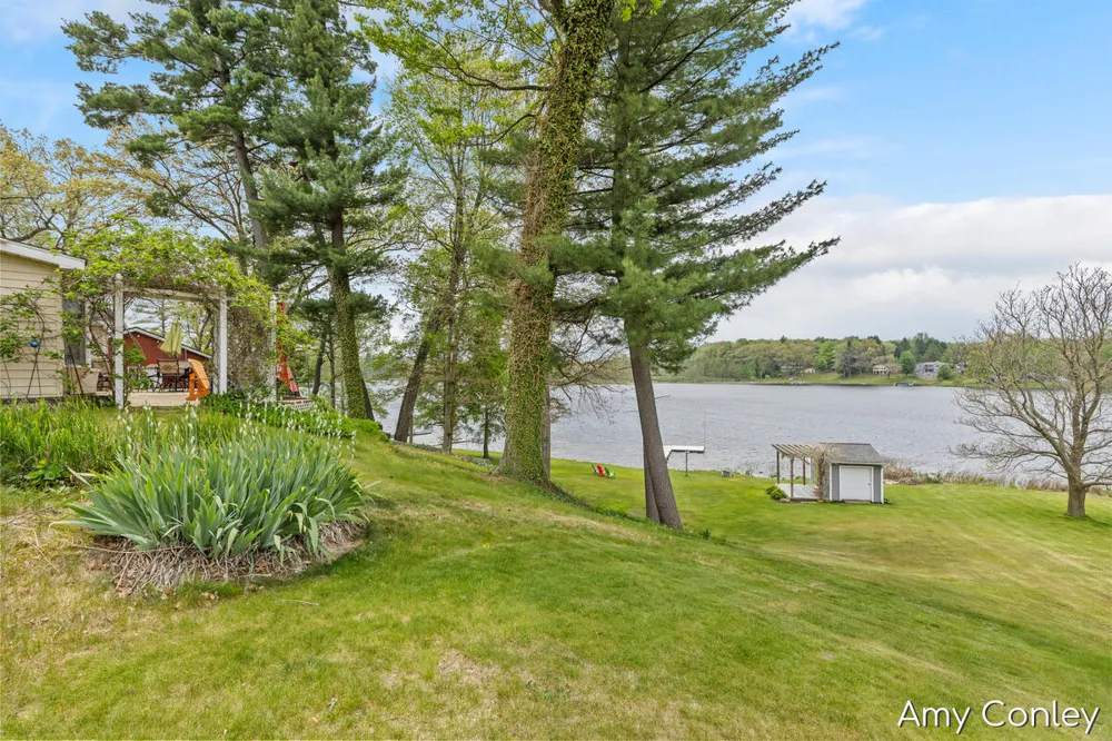 875 Bruce Drive Middleville, MI 49333