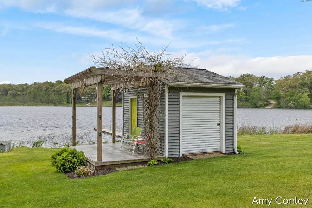 875 Bruce Drive Middleville, MI 49333