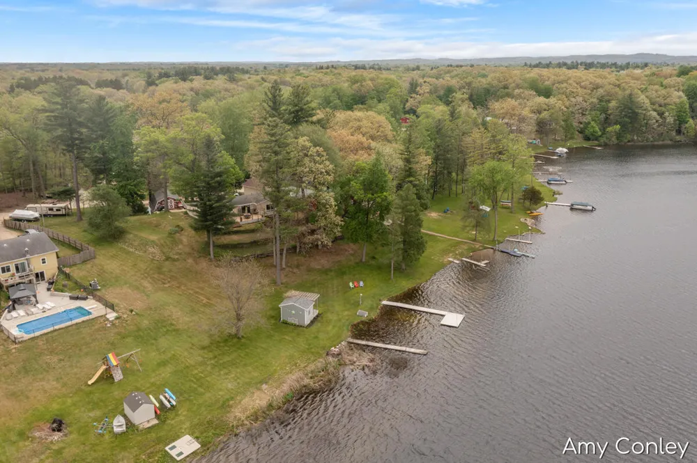 875 Bruce Drive Middleville, MI 49333