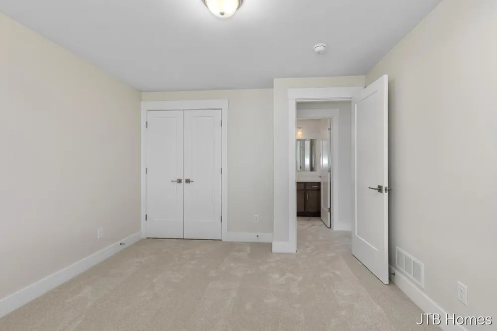 3781 Windsor Ridge Drive NE #49 Rockford, MI 49341