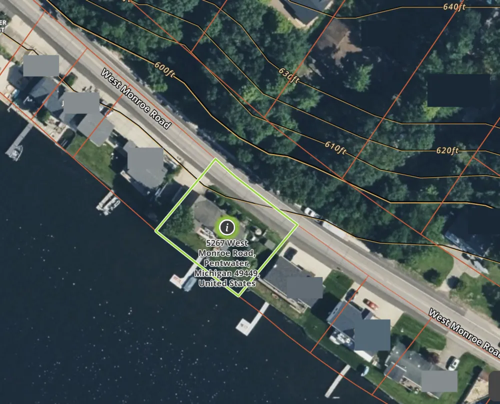 5267 W Monroe Road Pentwater, MI 49449
