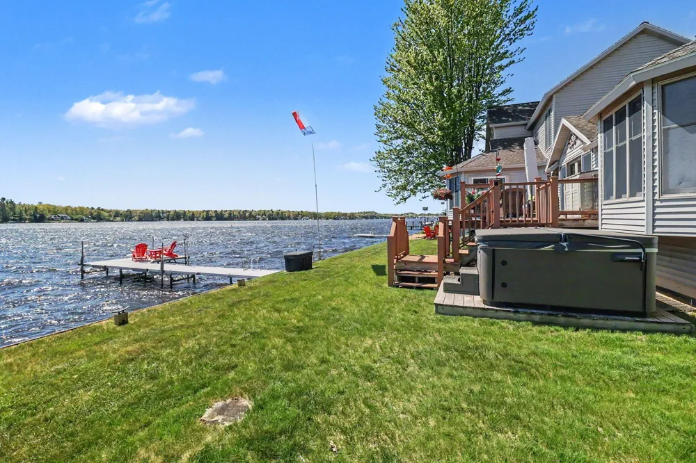 5267 W Monroe Road Pentwater, MI 49449