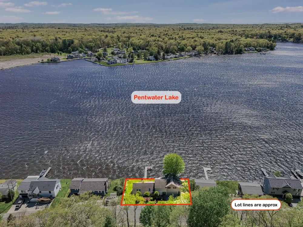 5267 W Monroe Road Pentwater, MI 49449