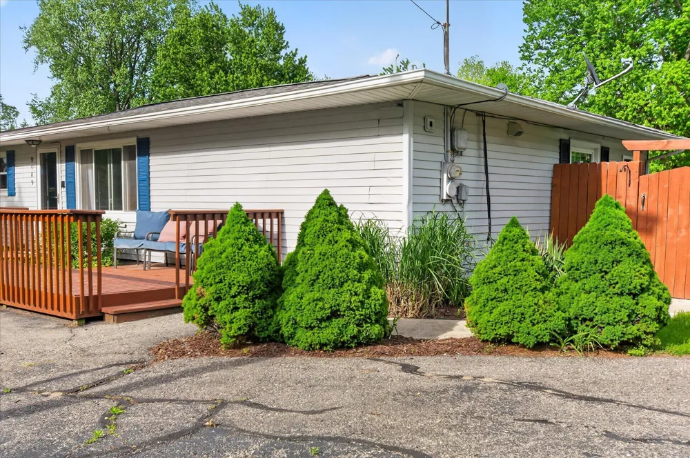 9489 Hyde Road Clarklake, MI 49234