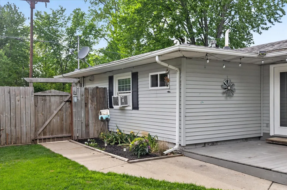 9489 Hyde Road Clarklake, MI 49234