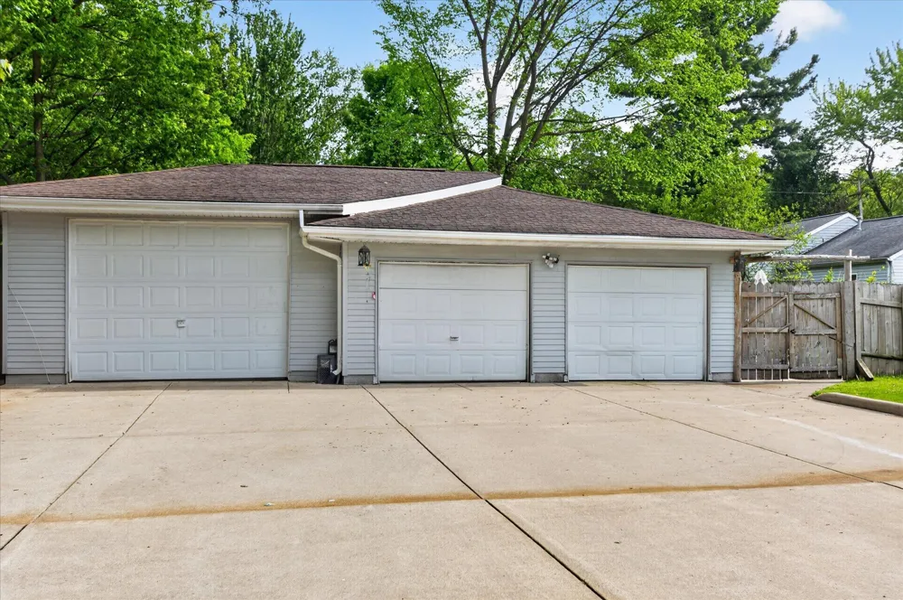 9489 Hyde Road Clarklake, MI 49234