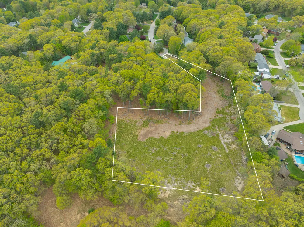 2088 Geneva Lane Muskegon, MI 49441