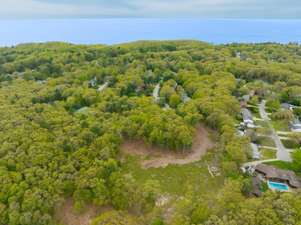 2088 Geneva Lane Muskegon, MI 49441