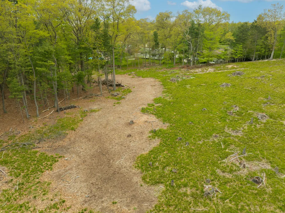 2088 Geneva Lane Muskegon, MI 49441