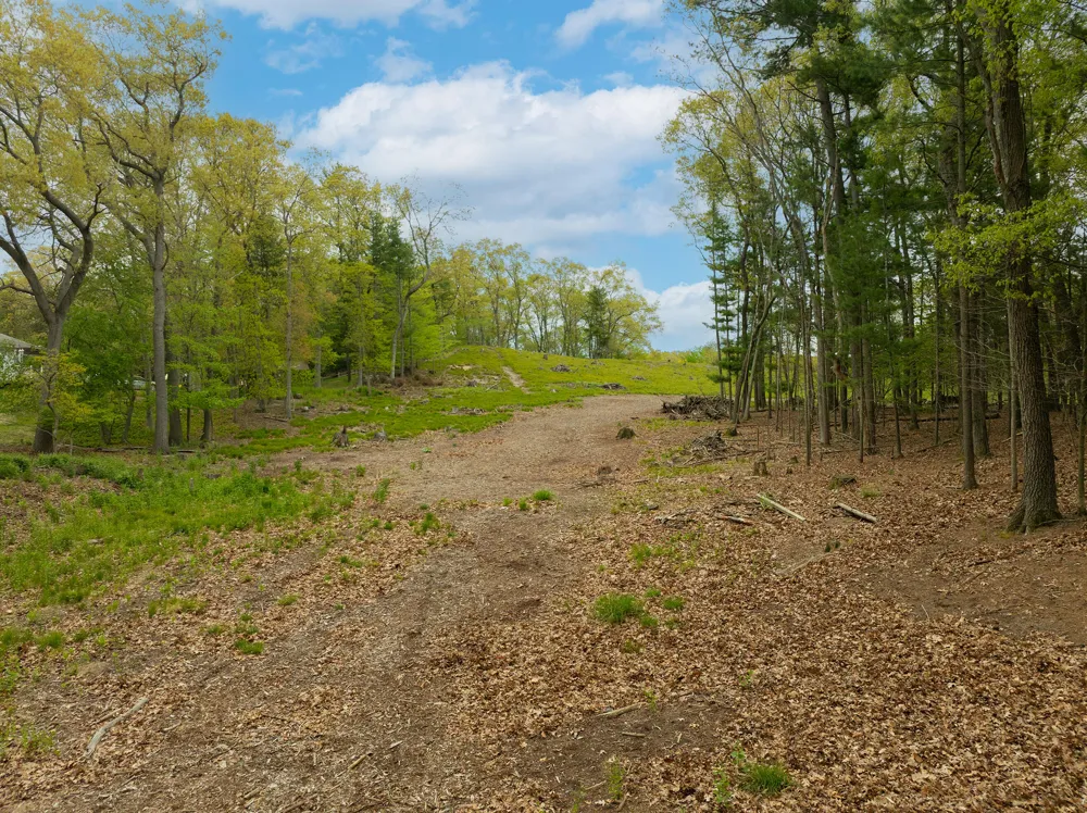 2088 Geneva Lane Muskegon, MI 49441