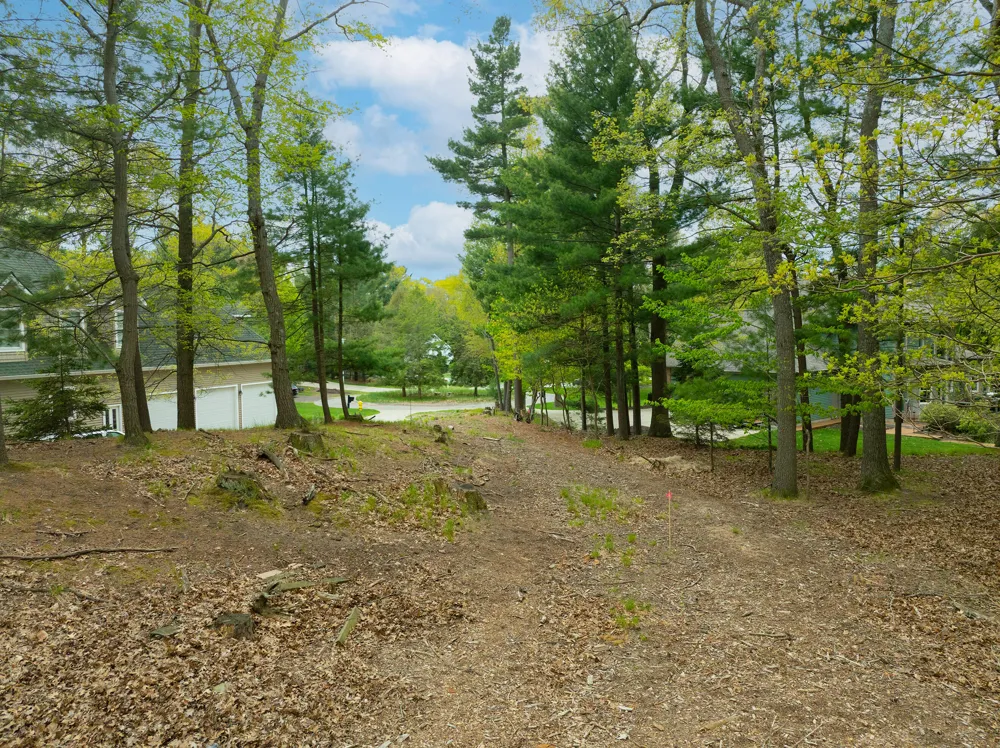 2088 Geneva Lane Muskegon, MI 49441