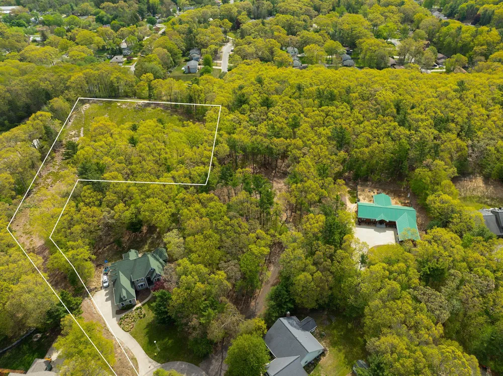 2088 Geneva Lane Muskegon, MI 49441