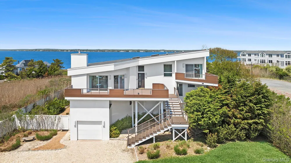 588 Dune Road Westhampton, NY 11978