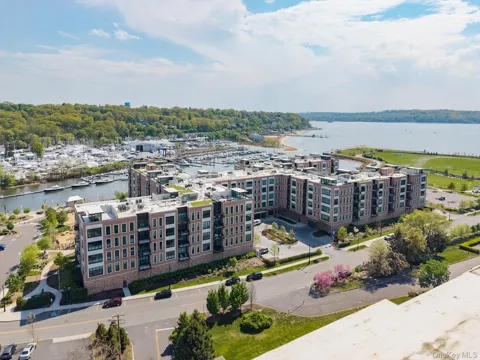 100 Garvies Point Road #1042
