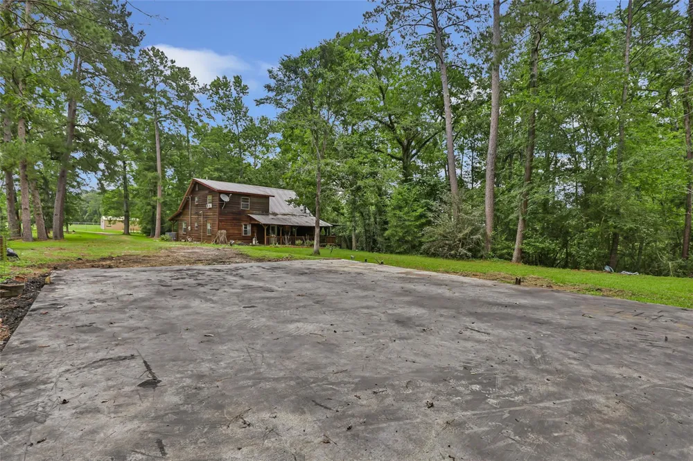 186 County Road 637 Dayton, TX 77535