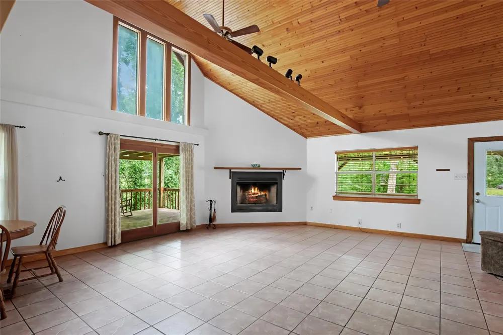 186 County Road 637 Dayton, TX 77535