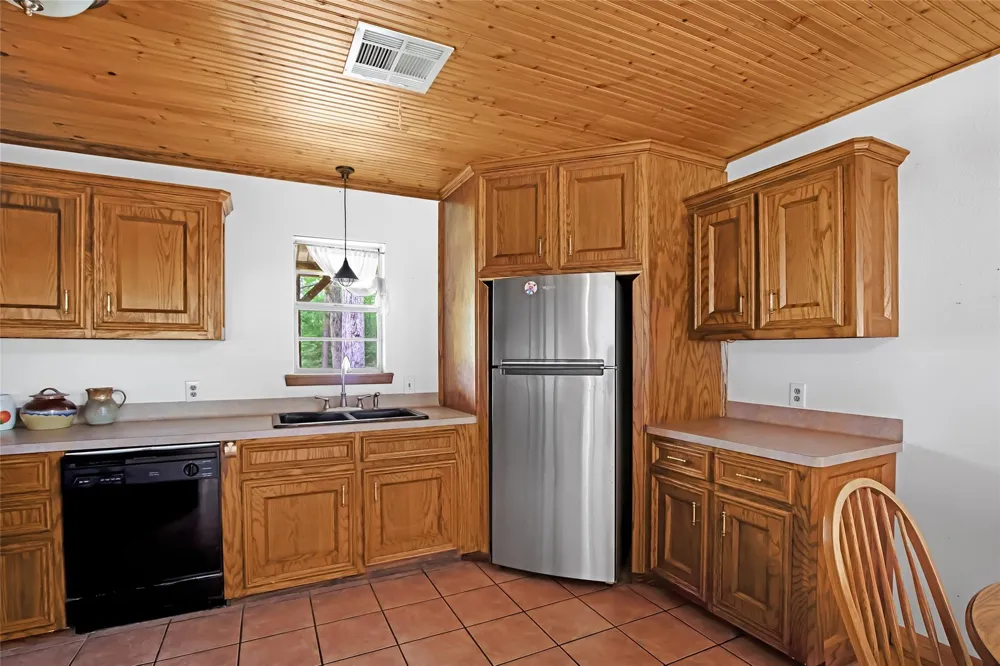 186 County Road 637 Dayton, TX 77535