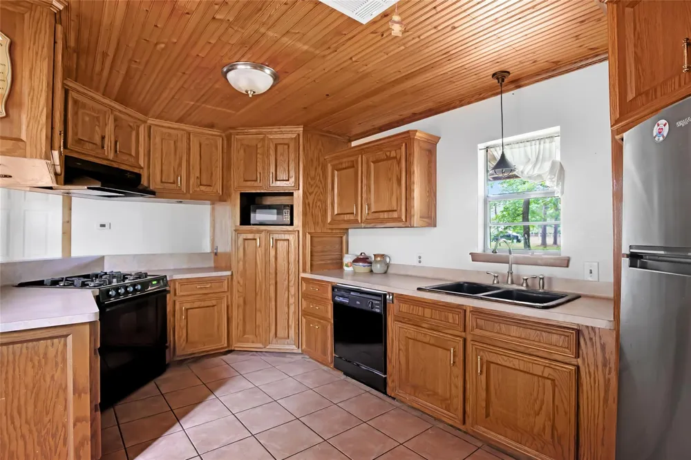 186 County Road 637 Dayton, TX 77535