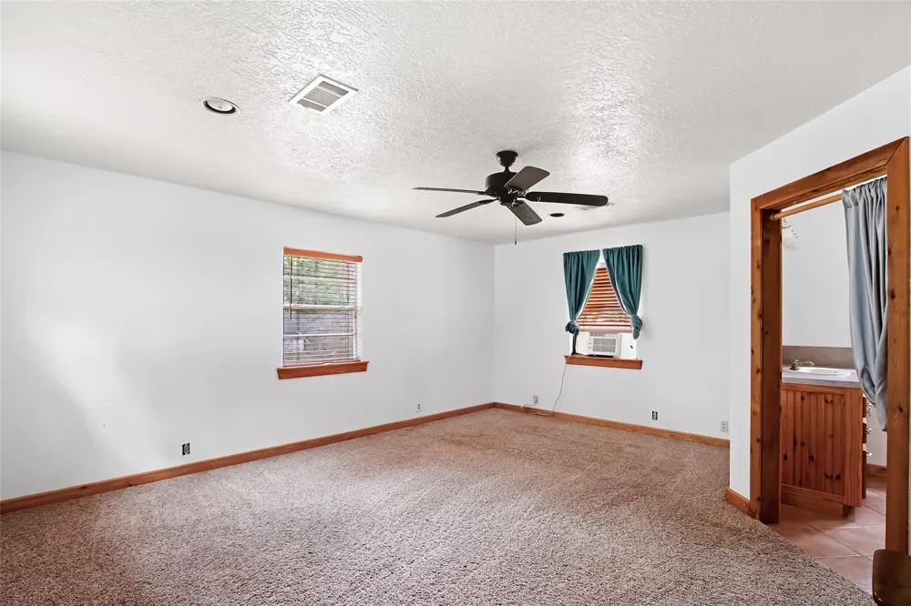 186 County Road 637 Dayton, TX 77535