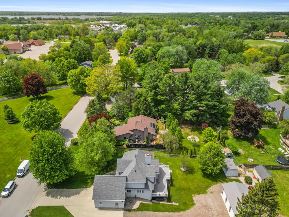 607 Apache Drive Fremont, MI 49412