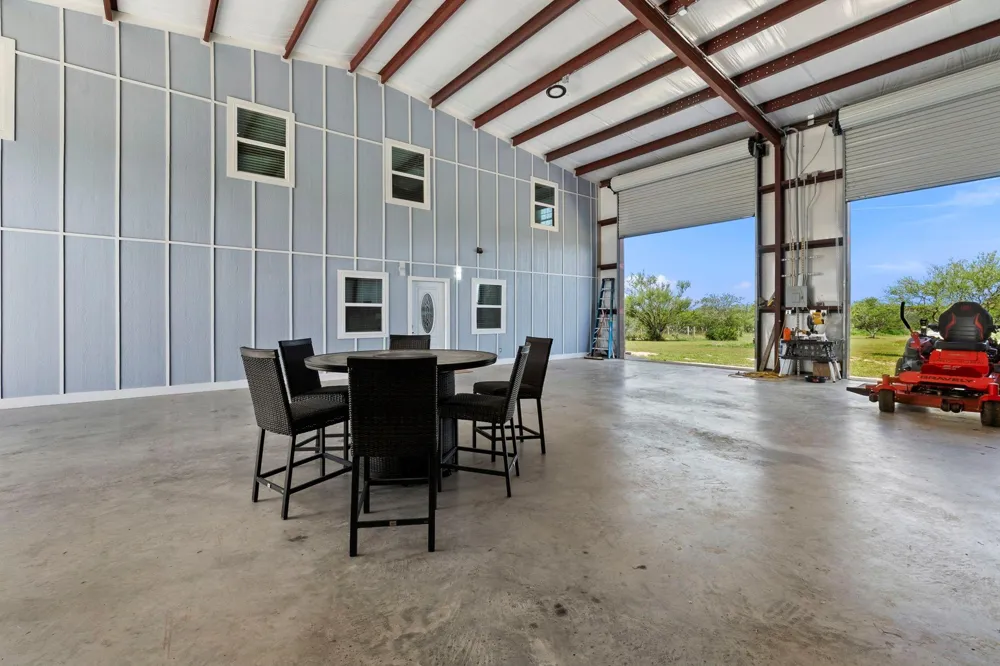 225 Buttercup Lane Floresville, TX 78114