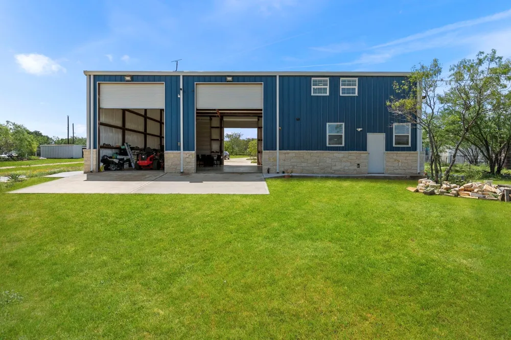 225 Buttercup Lane Floresville, TX 78114
