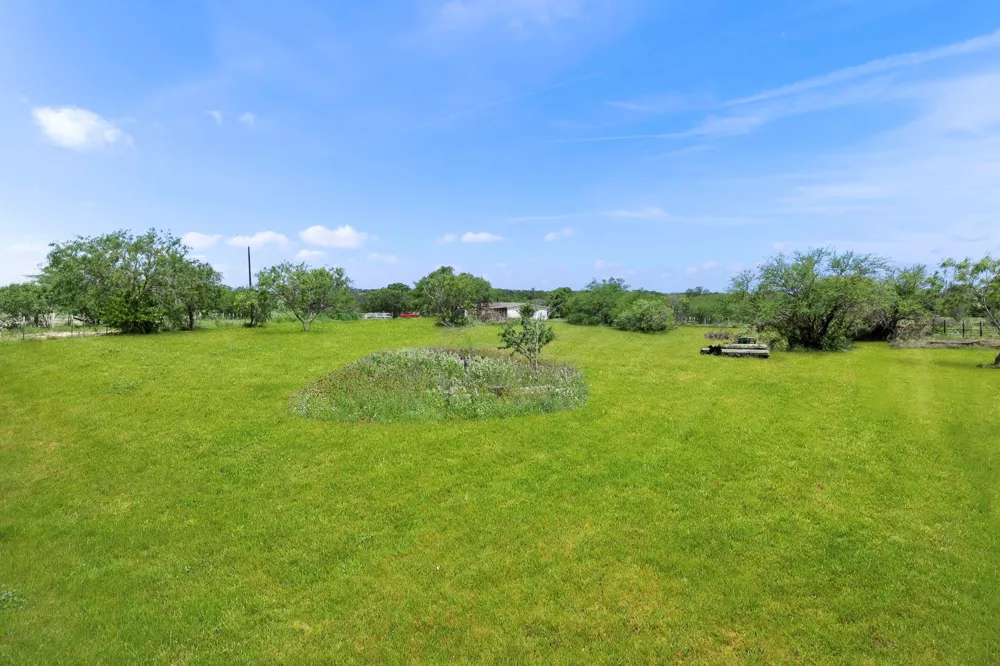 225 Buttercup Lane Floresville, TX 78114