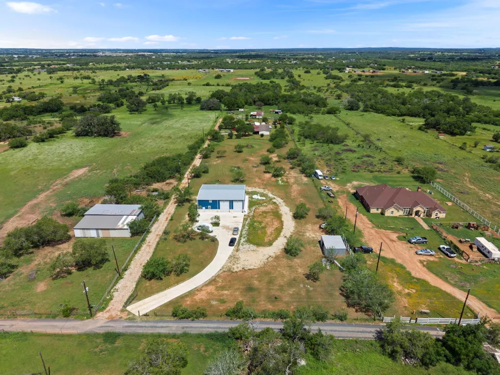 225 Buttercup Lane Floresville, TX 78114
