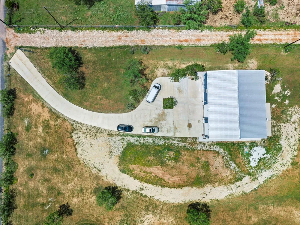 225 Buttercup Lane Floresville, TX 78114