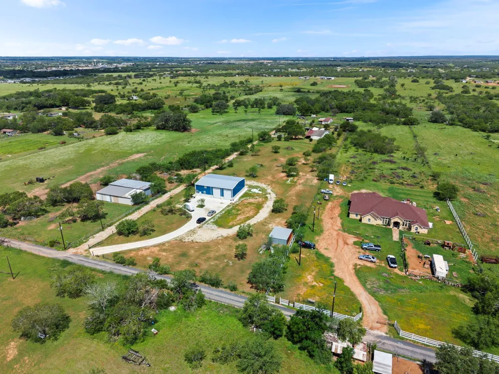 225 Buttercup Lane Floresville, TX 78114
