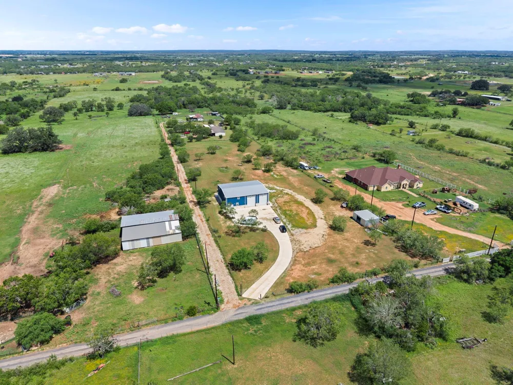 225 Buttercup Lane Floresville, TX 78114