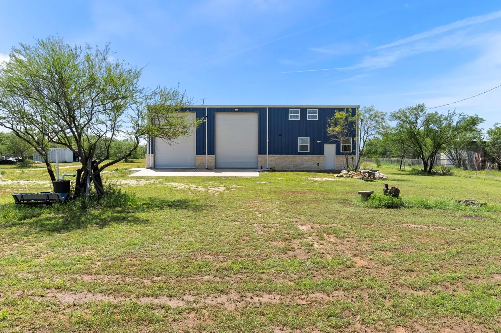 225 Buttercup Lane Floresville, TX 78114