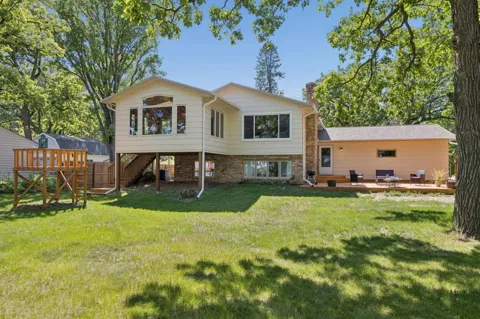 1195 Lakeshore Drive