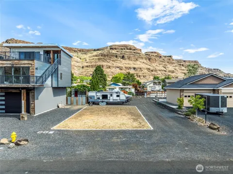 685 River Drive SW
