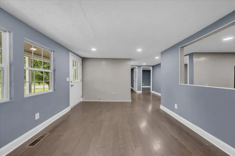 72 W 1st St Hillsboro, TN 37342