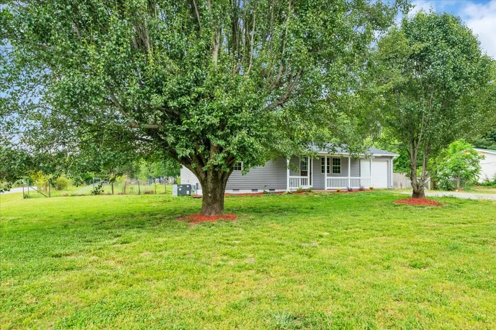 72 W 1st St Hillsboro, TN 37342