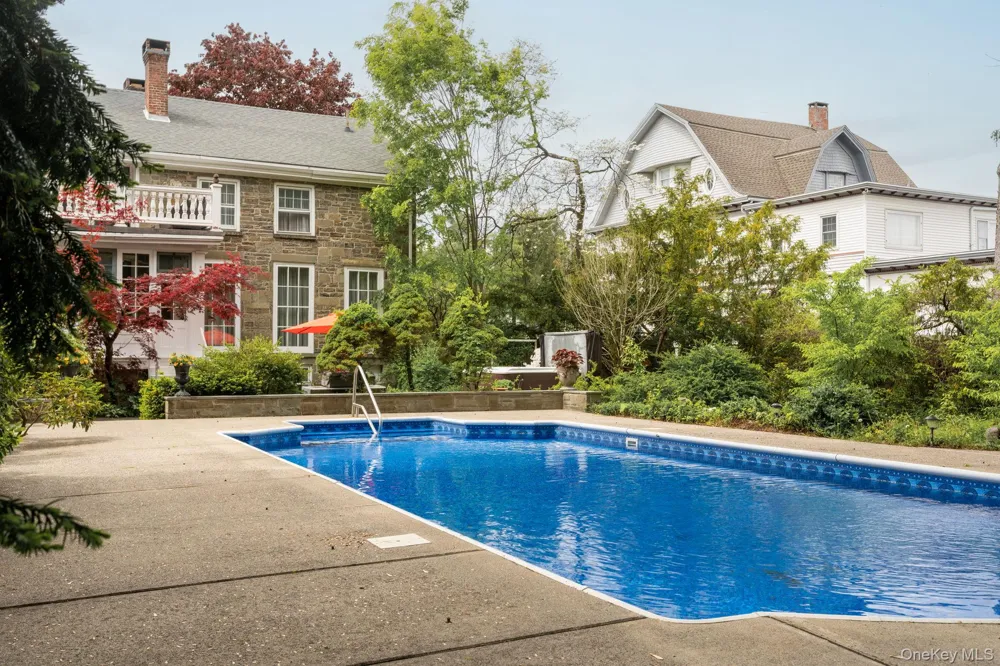 322 Albany Avenue Kingston, NY 12401