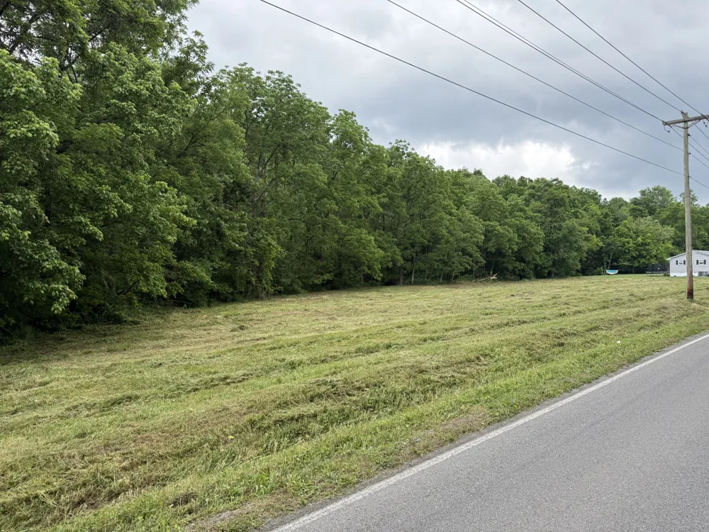 3324 Old Highway 31 E Westmoreland, TN 37186