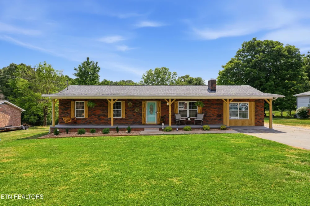 300 Lindner Lane Lenoir City, TN 37772