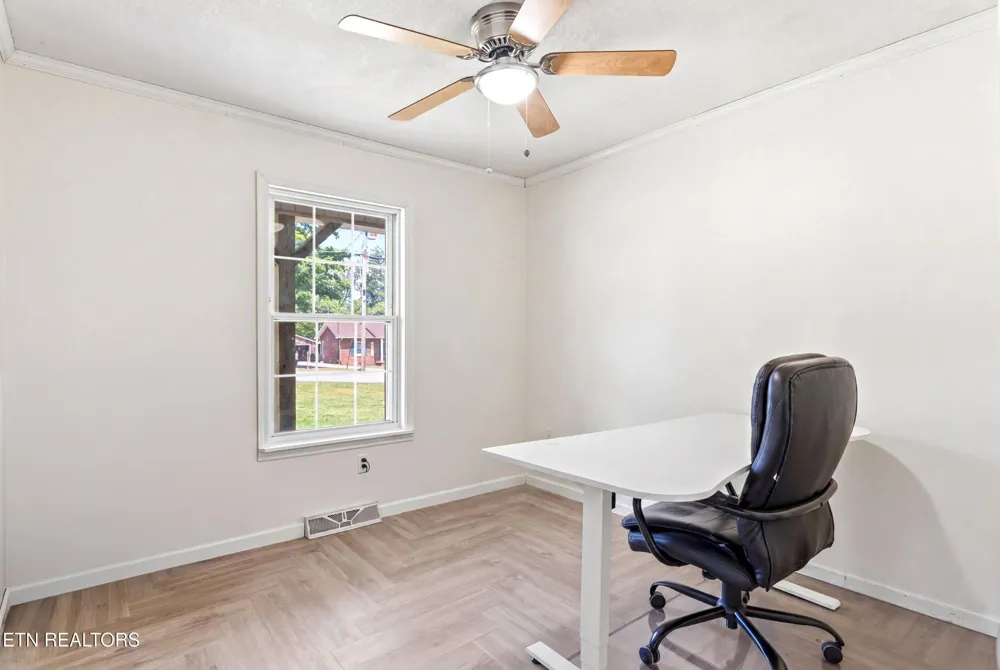 300 Lindner Lane Lenoir City, TN 37772