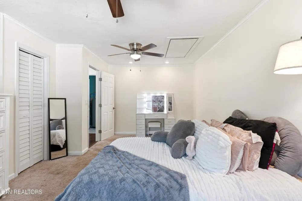300 Lindner Lane Lenoir City, TN 37772