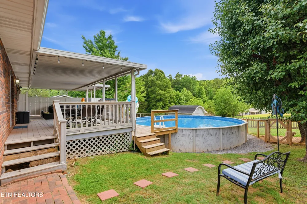 300 Lindner Lane Lenoir City, TN 37772
