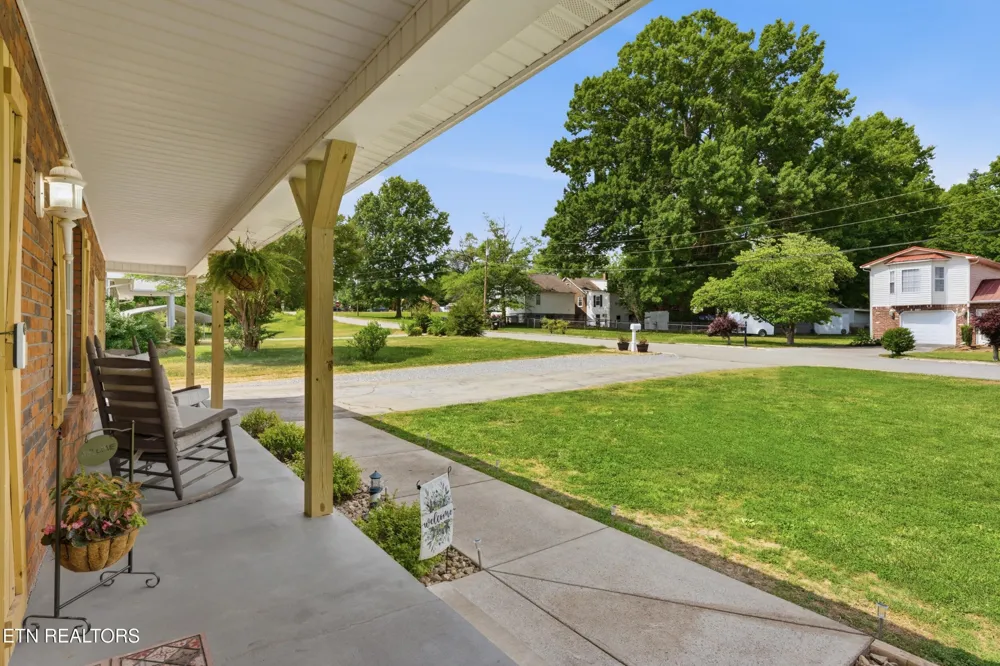 300 Lindner Lane Lenoir City, TN 37772