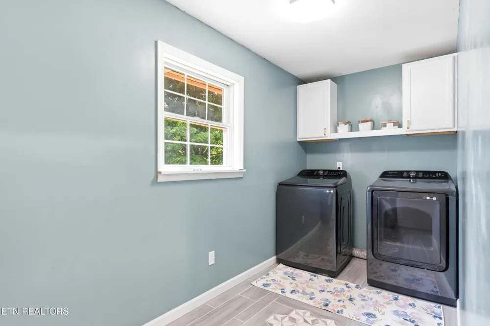 300 Lindner Lane Lenoir City, TN 37772