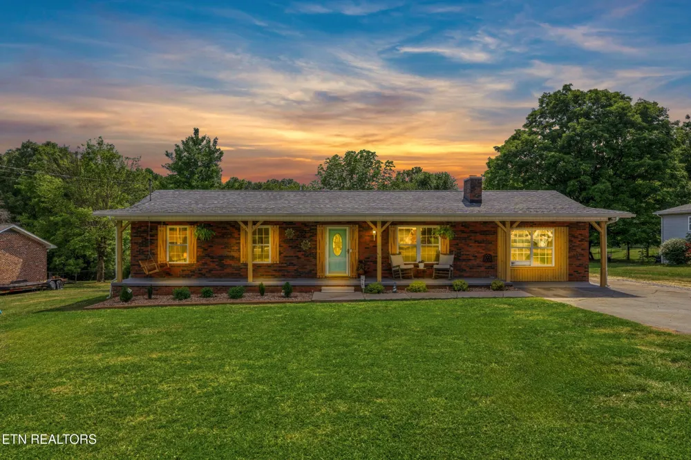 300 Lindner Lane Lenoir City, TN 37772