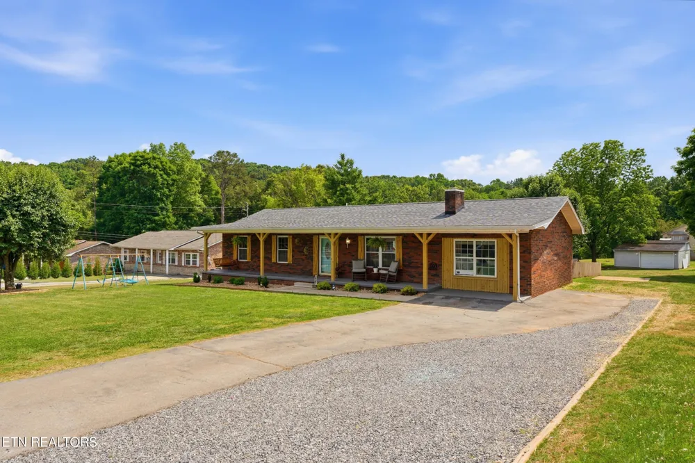 300 Lindner Lane Lenoir City, TN 37772