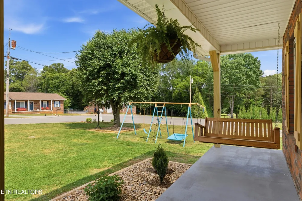 300 Lindner Lane Lenoir City, TN 37772
