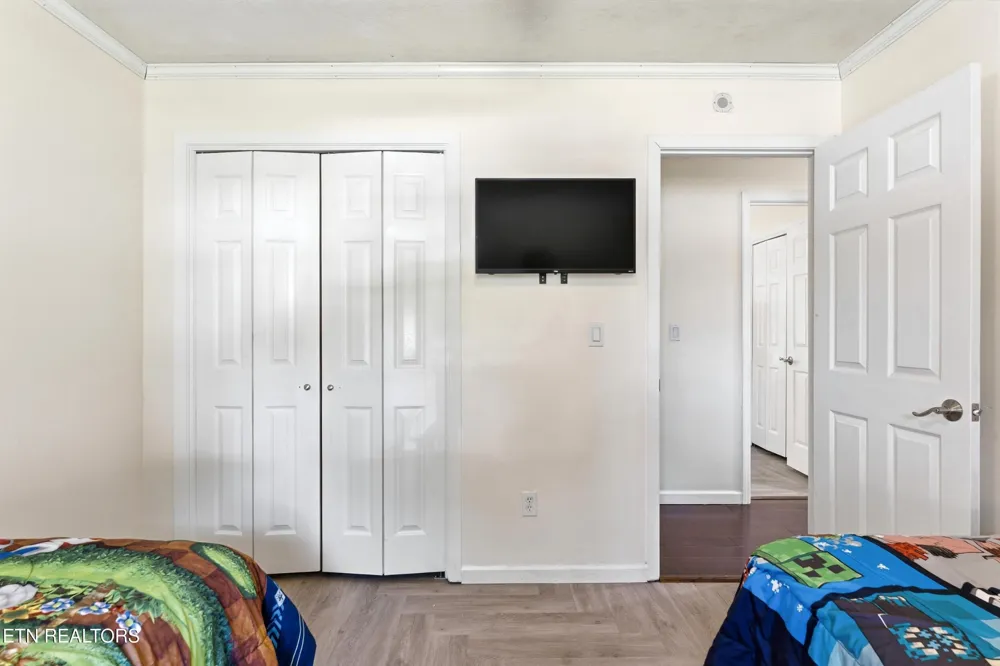 300 Lindner Lane Lenoir City, TN 37772